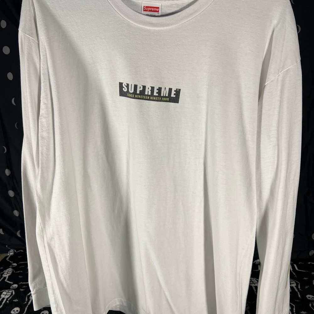 Supreme - White Long Sleeve Tee - Minimalist Design